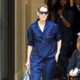 Céline Dion quitte l'hôtel Royal Monceau à Paris, vêtue d'un pyjama en satin Louis Vuitton x Supreme. Le 4 juillet 2017.