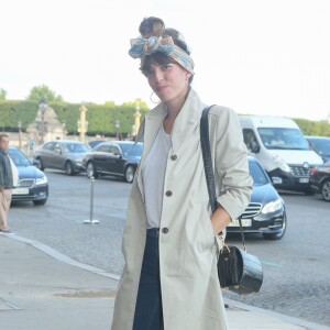 Lou Doillon arrive au défilé Miu Miu (collection croisière 2018) à l'Automobile Club à Paris, le 2 juillet 2017. © CVS-Veeren/Bestimage