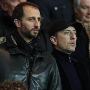 Arié Elmaleh et Gad Elmaleh - People assiste au match de Ligue 1 entre le Psg et Lyon à Paris le 19 mars 2017. Le Psg à remporté le match sur le score de 2-1. © Cyril Moreau/Bestimage