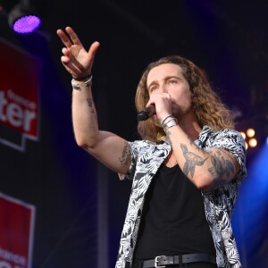 Julien Doré en concert au Fnac Live, Hôtel de Ville de Paris, le 8 juillet 2017.