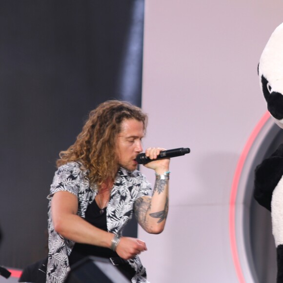 Julien Doré en concert au Fnac Live, Hôtel de Ville de Paris, le 8 juillet 2017.