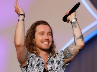 Julien Doré : Charmeur, il fait le show au Fnac Live devant Adèle Exarchopoulos