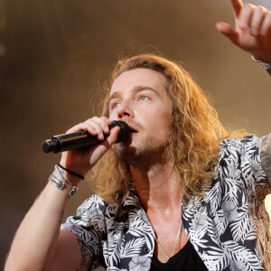 Julien Doré en concert au Fnac Live, Hôtel de Ville de Paris, le 8 juillet 2017.