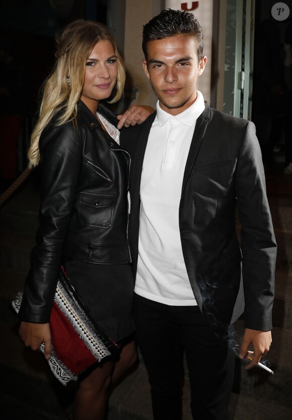 Julien Castaldi (fils de B. Castaldi et chroniqueur du Mad Mag NRJ12) et sa compagne Ludivine Birker (Les Princes de l'Amour 4) - Photocall du spectacle "Ecroué de rire" au théâtre du Gymnase Marie-Bell de Paris, France, le 14 avril 2017. © Marc Ausset-Lacroix/Bestimage