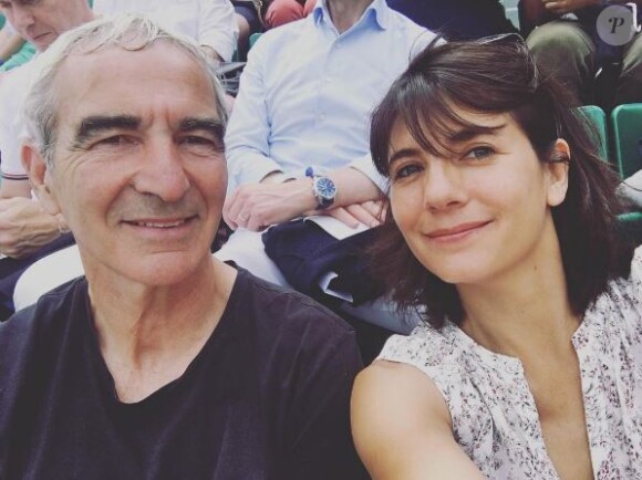 Estelle Denis et son compagnon Raymond Domenech, à Roland Garros, en juin 2017