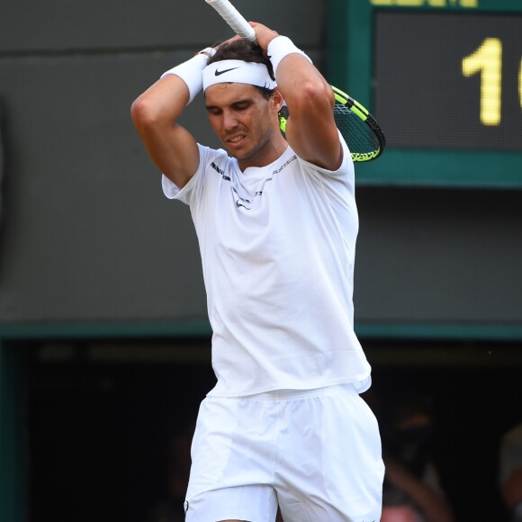 Rafael Nadal éliminé par le Luxembourgeois Gilles Muller lors des huitièmes de finale de Wimbledon, à Londres, le 10 juillet 2017.