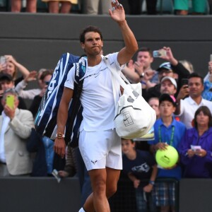 Rafael Nadal éliminé par le Luxembourgeois Gilles Muller lors des huitièmes de finale de Wimbledon, à Londres, le 10 juillet 2017.