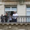 Semi-Exclusif - Eddy et Nelson, les fils de Céline Dion, regardent les répétitions des avions pour le 14 juillet en compagnie d'Alain Sylvestre (le mari de Linda Dion, soeur de Céline Dion) et de leur nounou sur le balcon de leur hôtel à Paris, le 11 juillet 2017.
