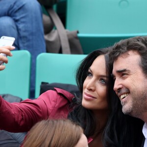 Arnaud Lagardère et sa femme Jade Foret dans les tribunes des internationaux de France de tennis à Roland Garros le 1er juin 2016. © Dominique Jacovides / Bestimage