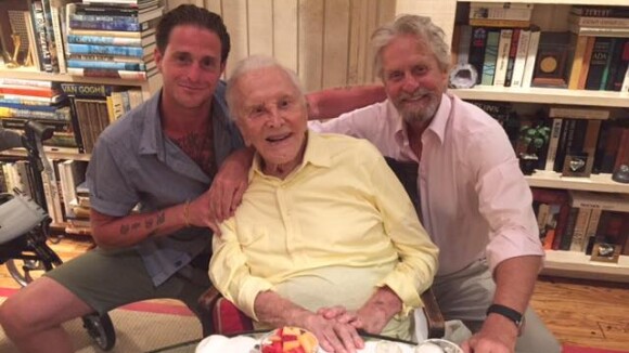 Cameron Douglas : Retrouvailles émues avec son grand-père Kirk, 100 ans