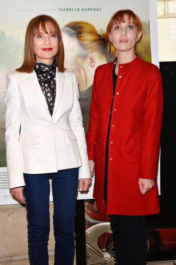 Isabelle Huppert et Lolita Chammah à l'avant-première du film "Barrage" au cinéma MK2 Odéon à Paris, le 29 juin 2017. © Guirec Coadic/Bestimage