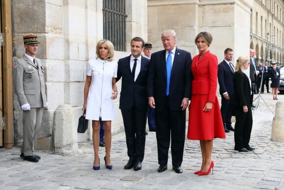 Emmanuel Macron et sa femme Brigitte Macron et Donald Trump et sa femme Melania Trump aux Invalides à Paris, le 13 juillet 2017. © Sébastien Valiela/Dominique Jacovides/Bestimage