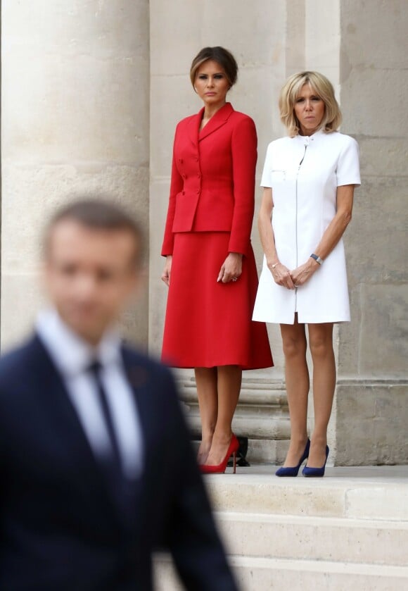 La première dame française Brigitte Macron (Trogneux) et la première dame des Etats-Unis Melania Trump lors de la cérémonie d'accueil du président des Etats-Unis à l'Hôtel National des Invalides à Paris le 13 juillet 2017. © Dominique Jacovides/Bestimage
