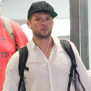 Ryan Phillippe arrive à l'aéroport de Burbank, le 11 avril 2017.