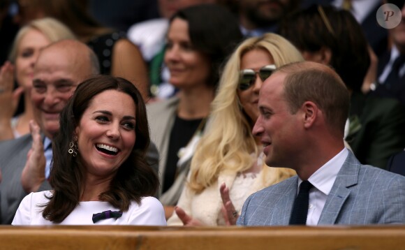 Kate Middleton, duchesse de Cambridge, marraine du All England Lawn Tennis and Croquet Club, assistait le 16 juillet 2017 avec son mari le prince William à la finale de Wimbledon entre Roger Federer et Marin Cilic. Le Suisse a remporté son 8e Wimbledon et son 19e tournoi du Grand Chelem.