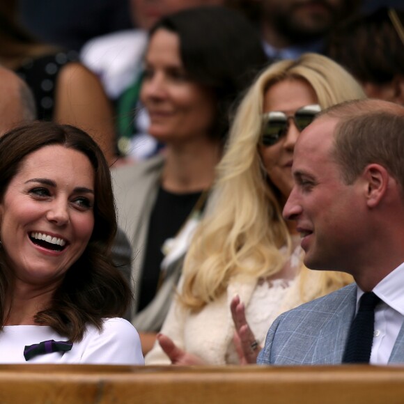 Kate Middleton, duchesse de Cambridge, marraine du All England Lawn Tennis and Croquet Club, assistait le 16 juillet 2017 avec son mari le prince William à la finale de Wimbledon entre Roger Federer et Marin Cilic. Le Suisse a remporté son 8e Wimbledon et son 19e tournoi du Grand Chelem.