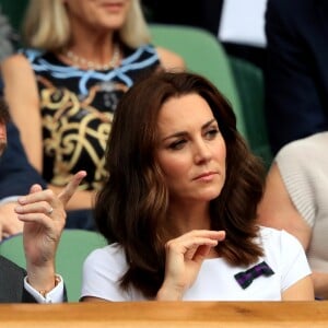 Kate Middleton, duchesse de Cambridge, marraine du All England Lawn Tennis and Croquet Club, assistait le 16 juillet 2017 avec son mari le prince William à la finale de Wimbledon entre Roger Federer et Marin Cilic. Le Suisse a remporté son 8e Wimbledon et son 19e tournoi du Grand Chelem.