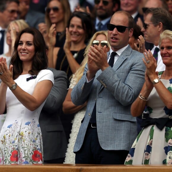 Kate Middleton, duchesse de Cambridge, marraine du All England Lawn Tennis and Croquet Club, assistait le 16 juillet 2017 avec son mari le prince William à la finale de Wimbledon entre Roger Federer et Marin Cilic. Le Suisse a remporté son 8e Wimbledon et son 19e tournoi du Grand Chelem.