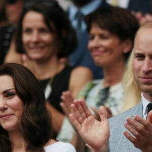 Kate Middleton, duchesse de Cambridge, marraine du All England Lawn Tennis and Croquet Club, assistait le 16 juillet 2017 avec son mari le prince William à la finale de Wimbledon entre Roger Federer et Marin Cilic. Le Suisse a remporté son 8e Wimbledon et son 19e tournoi du Grand Chelem.