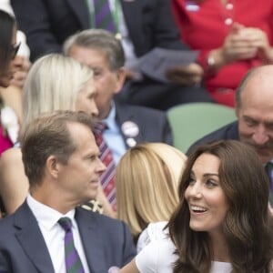 Kate Middleton, duchesse de Cambridge, marraine du All England Lawn Tennis and Croquet Club, assistait le 16 juillet 2017 avec son mari le prince William à la finale de Wimbledon entre Roger Federer et Marin Cilic. Le Suisse a remporté son 8e Wimbledon et son 19e tournoi du Grand Chelem.