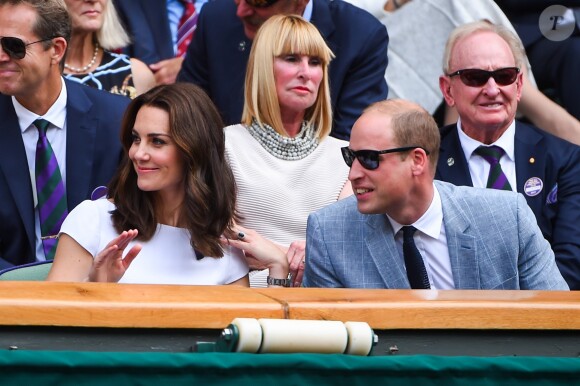 Kate Middleton, duchesse de Cambridge, marraine du All England Lawn Tennis and Croquet Club, assistait le 16 juillet 2017 avec son mari le prince William à la finale de Wimbledon entre Roger Federer et Marin Cilic. Le Suisse a remporté son 8e Wimbledon et son 19e tournoi du Grand Chelem.