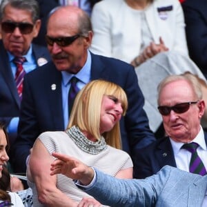 Kate Middleton, duchesse de Cambridge, marraine du All England Lawn Tennis and Croquet Club, assistait le 16 juillet 2017 avec son mari le prince William à la finale de Wimbledon entre Roger Federer et Marin Cilic. Le Suisse a remporté son 8e Wimbledon et son 19e tournoi du Grand Chelem.