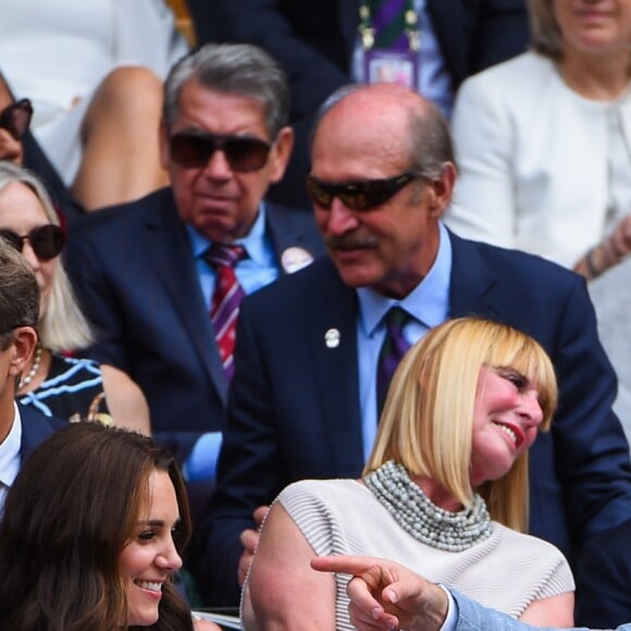 Kate Middleton, duchesse de Cambridge, marraine du All England Lawn Tennis and Croquet Club, assistait le 16 juillet 2017 avec son mari le prince William à la finale de Wimbledon entre Roger Federer et Marin Cilic. Le Suisse a remporté son 8e Wimbledon et son 19e tournoi du Grand Chelem.