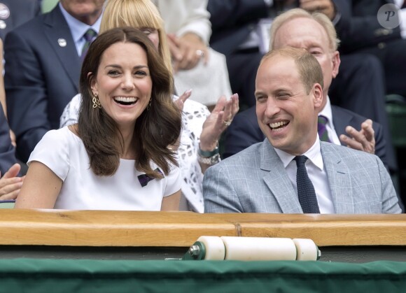 Kate Middleton, duchesse de Cambridge, marraine du All England Lawn Tennis and Croquet Club, assistait le 16 juillet 2017 avec son mari le prince William à la finale de Wimbledon entre Roger Federer et Marin Cilic. Le Suisse a remporté son 8e Wimbledon et son 19e tournoi du Grand Chelem.