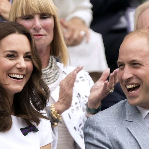 Kate Middleton, duchesse de Cambridge, marraine du All England Lawn Tennis and Croquet Club, assistait le 16 juillet 2017 avec son mari le prince William à la finale de Wimbledon entre Roger Federer et Marin Cilic. Le Suisse a remporté son 8e Wimbledon et son 19e tournoi du Grand Chelem.