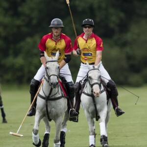 Le prince William et le prince Harry au tournoi de polo "The Jerudong Park Trophy" au club de Cirencester le 15 juillet 2017