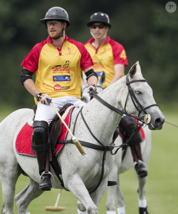 Le prince William et le prince Harry au tournoi de polo "The Jerudong Park Trophy" au club de Cirencester le 15 juillet 2017