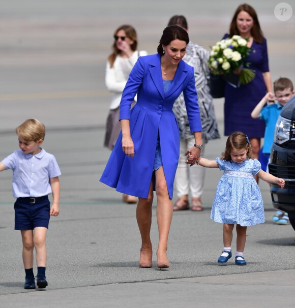 Le duc et la duchesse de Cambridge ont décollé de Varsovie au matin du 19 juillet 2017 avec leurs enfants le prince George et la princesse Charlotte, quittant la Pologne pour poursuivre leur visite officielle en Allemagne.
