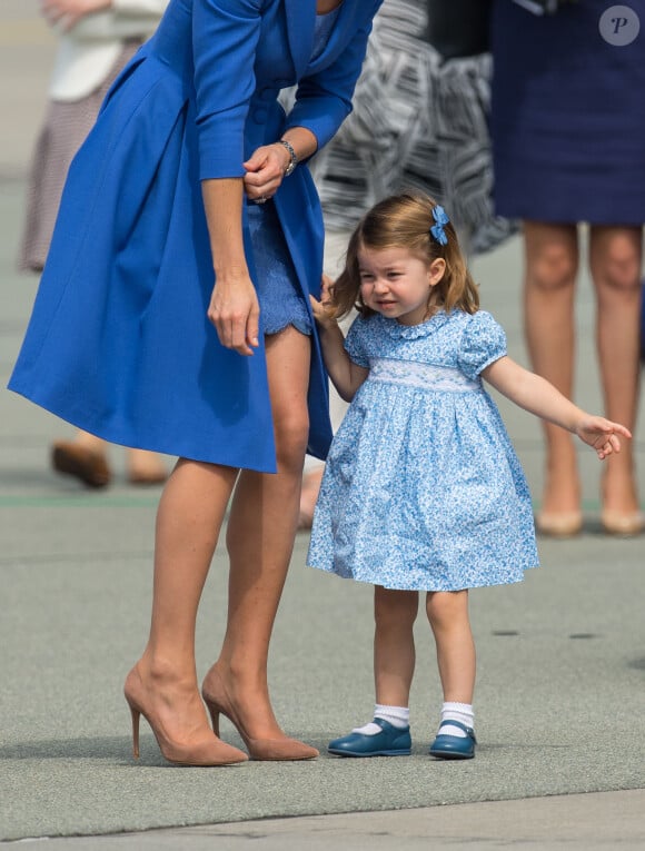 Le duc et la duchesse de Cambridge ont décollé de Varsovie au matin du 19 juillet 2017 avec leurs enfants le prince George et la princesse Charlotte, quittant la Pologne pour poursuivre leur visite officielle en Allemagne.