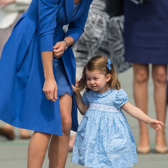 Le duc et la duchesse de Cambridge ont décollé de Varsovie au matin du 19 juillet 2017 avec leurs enfants le prince George et la princesse Charlotte, quittant la Pologne pour poursuivre leur visite officielle en Allemagne.