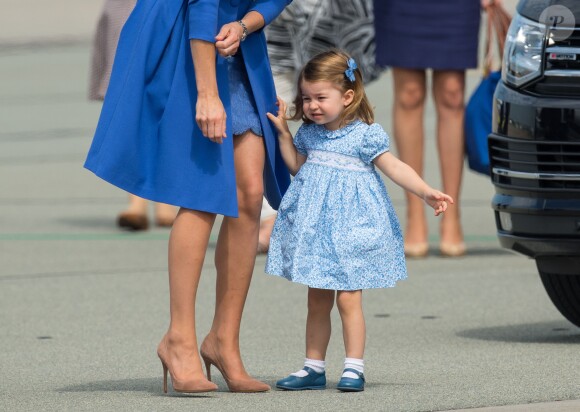 Le duc et la duchesse de Cambridge ont décollé de Varsovie au matin du 19 juillet 2017 avec leurs enfants le prince George et la princesse Charlotte, quittant la Pologne pour poursuivre leur visite officielle en Allemagne.