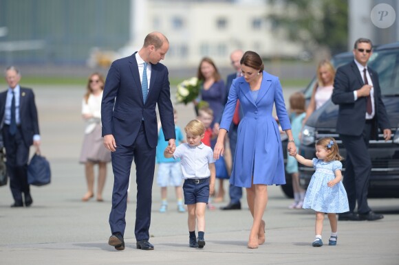 Le duc et la duchesse de Cambridge ont décollé de Varsovie au matin du 19 juillet 2017 avec leurs enfants le prince George et la princesse Charlotte, quittant la Pologne pour poursuivre leur visite officielle en Allemagne.