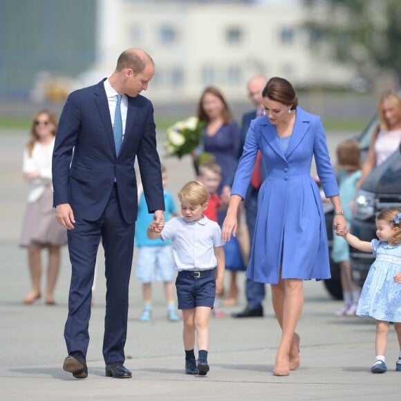 Le duc et la duchesse de Cambridge ont décollé de Varsovie au matin du 19 juillet 2017 avec leurs enfants le prince George et la princesse Charlotte, quittant la Pologne pour poursuivre leur visite officielle en Allemagne.