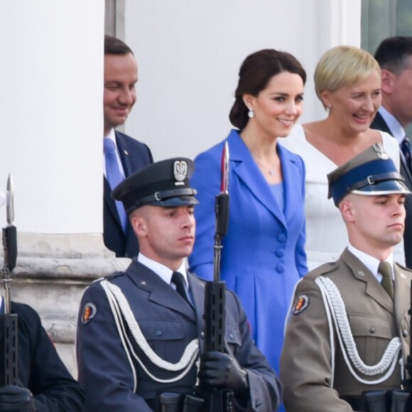 Le duc et la duchesse de Cambridge ont décollé de Varsovie au matin du 19 juillet 2017 avec leurs enfants le prince George et la princesse Charlotte, quittant la Pologne pour poursuivre leur visite officielle en Allemagne.