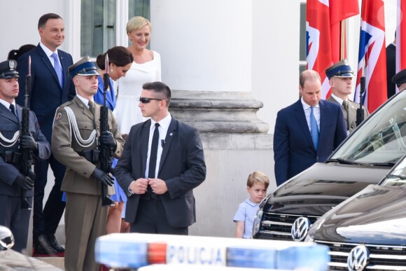 Le duc et la duchesse de Cambridge ont décollé de Varsovie au matin du 19 juillet 2017 avec leurs enfants le prince George et la princesse Charlotte, quittant la Pologne pour poursuivre leur visite officielle en Allemagne.
