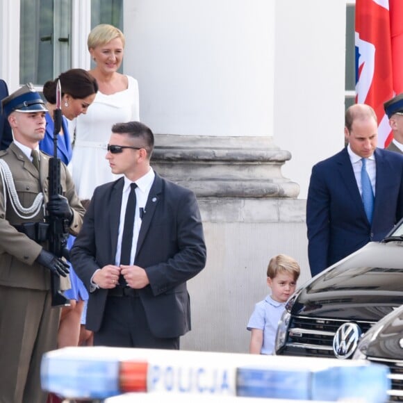 Le duc et la duchesse de Cambridge ont décollé de Varsovie au matin du 19 juillet 2017 avec leurs enfants le prince George et la princesse Charlotte, quittant la Pologne pour poursuivre leur visite officielle en Allemagne.