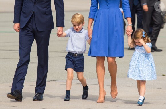 Le duc et la duchesse de Cambridge ont décollé de Varsovie au matin du 19 juillet 2017 avec leurs enfants le prince George et la princesse Charlotte, quittant la Pologne pour poursuivre leur visite officielle en Allemagne.
