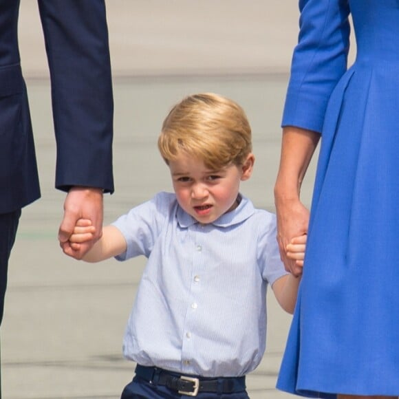 Le duc et la duchesse de Cambridge ont décollé de Varsovie au matin du 19 juillet 2017 avec leurs enfants le prince George et la princesse Charlotte, quittant la Pologne pour poursuivre leur visite officielle en Allemagne.