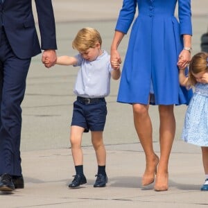 Le duc et la duchesse de Cambridge ont décollé de Varsovie au matin du 19 juillet 2017 avec leurs enfants le prince George et la princesse Charlotte, quittant la Pologne pour poursuivre leur visite officielle en Allemagne.