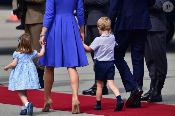 Le duc et la duchesse de Cambridge ont décollé de Varsovie au matin du 19 juillet 2017 avec leurs enfants le prince George et la princesse Charlotte, quittant la Pologne pour poursuivre leur visite officielle en Allemagne.