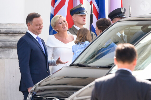 Le duc et la duchesse de Cambridge ont décollé de Varsovie au matin du 19 juillet 2017 avec leurs enfants le prince George et la princesse Charlotte, quittant la Pologne pour poursuivre leur visite officielle en Allemagne.