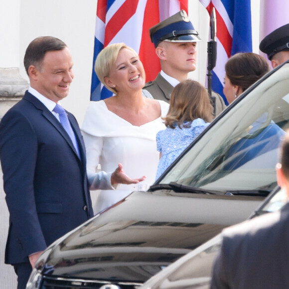 Le duc et la duchesse de Cambridge ont décollé de Varsovie au matin du 19 juillet 2017 avec leurs enfants le prince George et la princesse Charlotte, quittant la Pologne pour poursuivre leur visite officielle en Allemagne.
