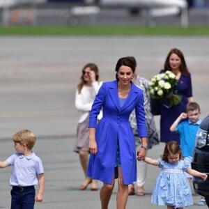 Le duc et la duchesse de Cambridge ont décollé de Varsovie au matin du 19 juillet 2017 avec leurs enfants le prince George et la princesse Charlotte, quittant la Pologne pour poursuivre leur visite officielle en Allemagne.