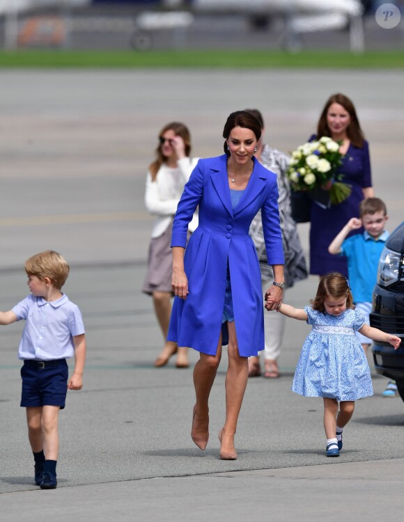 Le duc et la duchesse de Cambridge ont décollé de Varsovie au matin du 19 juillet 2017 avec leurs enfants le prince George et la princesse Charlotte, quittant la Pologne pour poursuivre leur visite officielle en Allemagne.