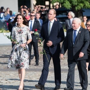 Kate Middleton et le prince William au Musée de la solidarité européenne à Gdansk le 18 juillet 2017, où ils ont eu l'ancien président Lech Walesa pour guide, au cours de leur visite officielle en Pologne.