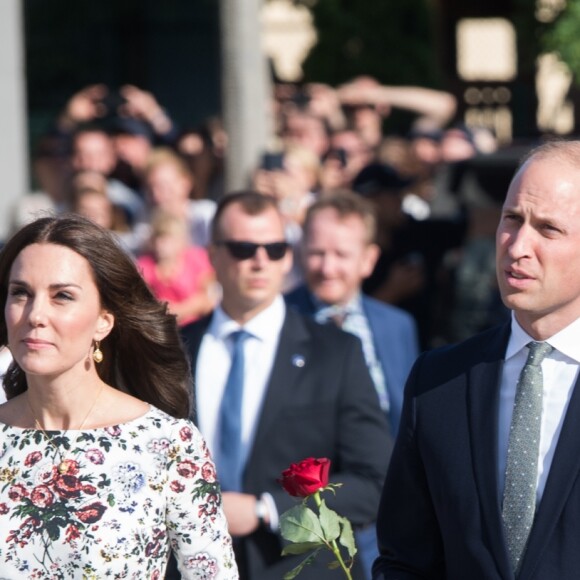 Kate Middleton et le prince William au Musée de la solidarité européenne à Gdansk le 18 juillet 2017, où ils ont eu l'ancien président Lech Walesa pour guide, au cours de leur visite officielle en Pologne.